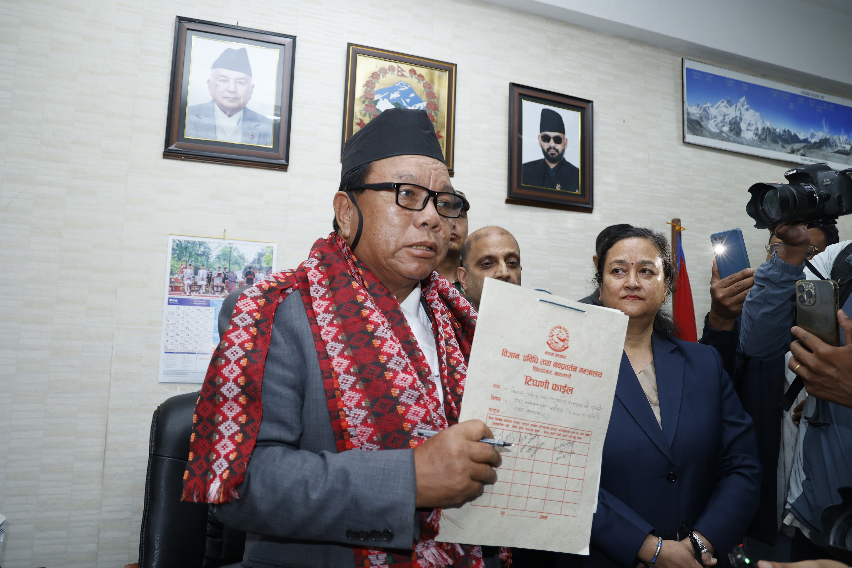 सिंहदरबार छिरेकै दिन महावीर पुनको घोषणा: ‘तीन वर्ष रातदिन काम गरेर युवा पुस्तालाई कुर्सी छाडिदिन्छु’