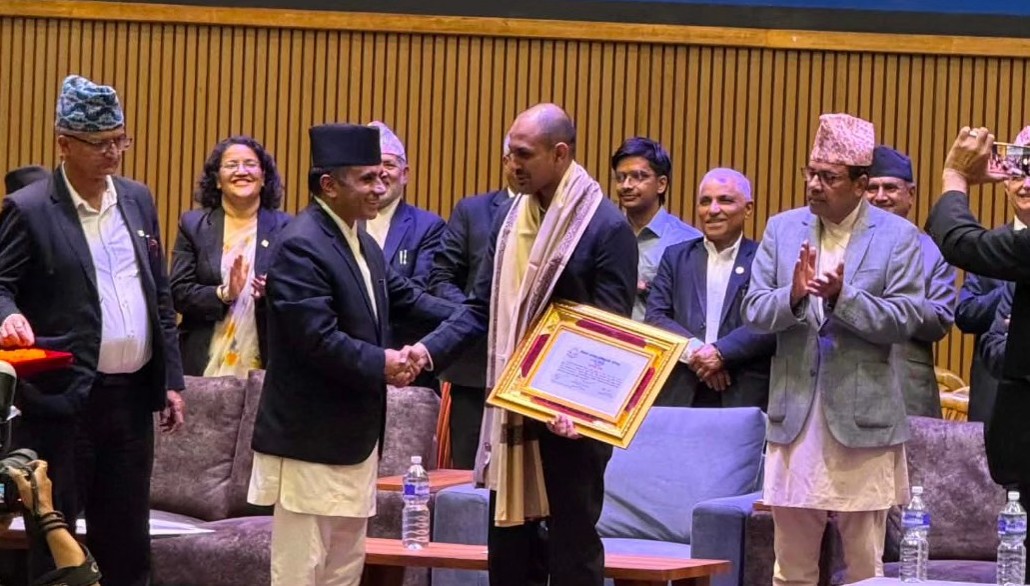 सगरमाथाको सफल आरोहण गर्ने अधिवक्ता सुधिज्ञ पन्त नेपाल बारद्वारा सम्मानित