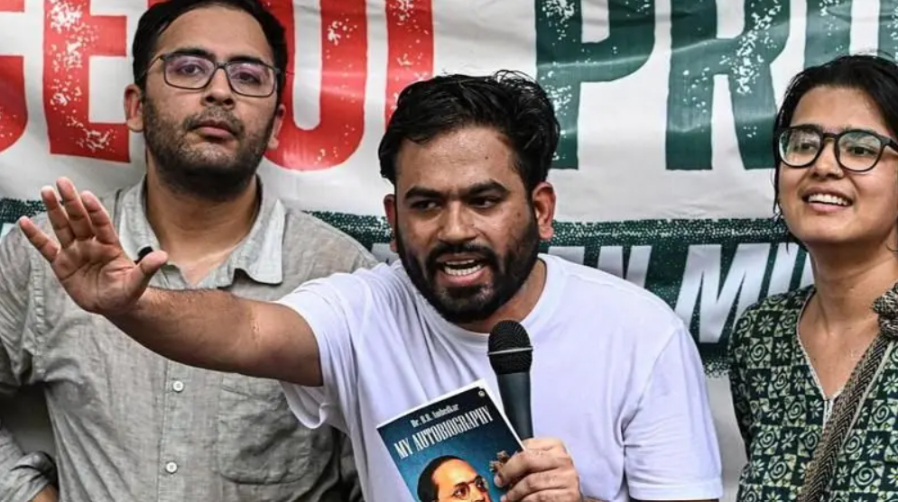 ‘यो त केवल ट्रेलर हो, फिल्म बाँकी छ’: शिक्षामन्त्रीलाई ककरोच पार्टीको चेतावनी