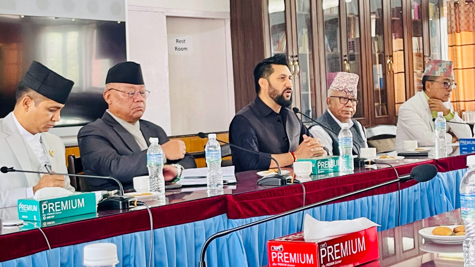प्रधानमन्त्रीको अभिव्यक्तिलाई लिएर संसदमा विपक्षीको अवरोध कायमै : सर्वदलीय बैठक निष्कर्षविहीन