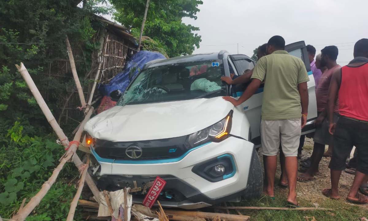 डाक्टरले चलाएको कारको ठक्करबाट वरिष्ठ सईको मृत्यु, पत्नी घाइते