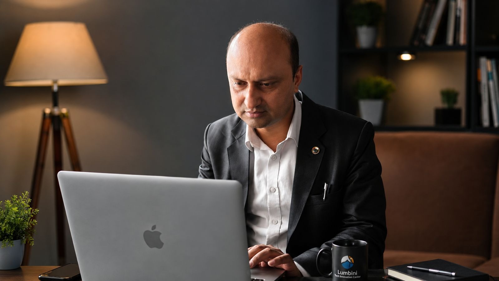 चिरञ्जीवी अधिकारीको प्रश्न : सफ्टवेयर उद्योगलाई प्रोत्साहन कि सरकार नै प्रतिस्पर्धामा उत्रिने ?