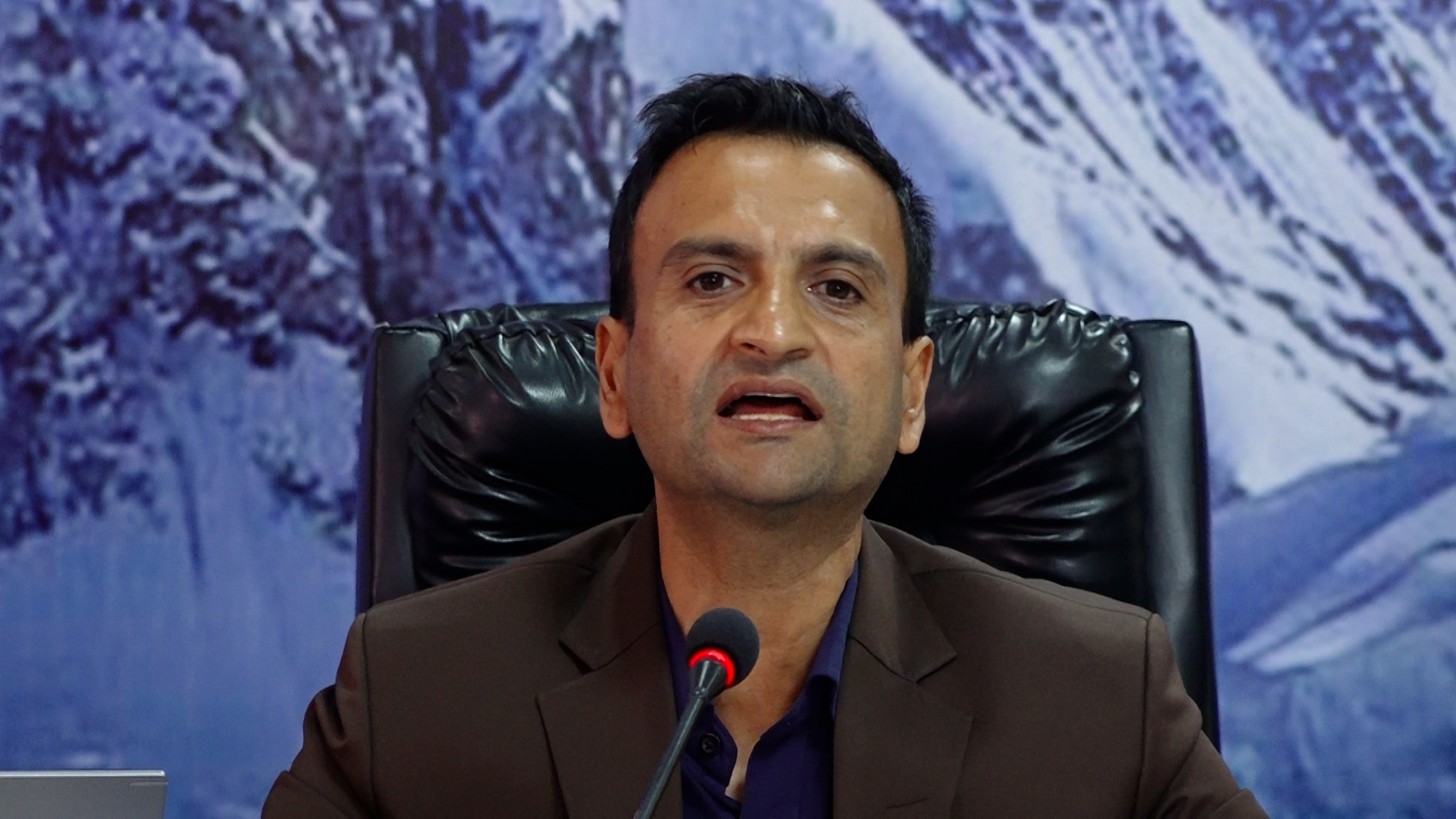 सडक सुरक्षामा सरकार र मन्त्रालय गम्भीर भएनन्, ठेक्कापट्टामै फुर्सद छैन: सभापति आशिष गजुरेल