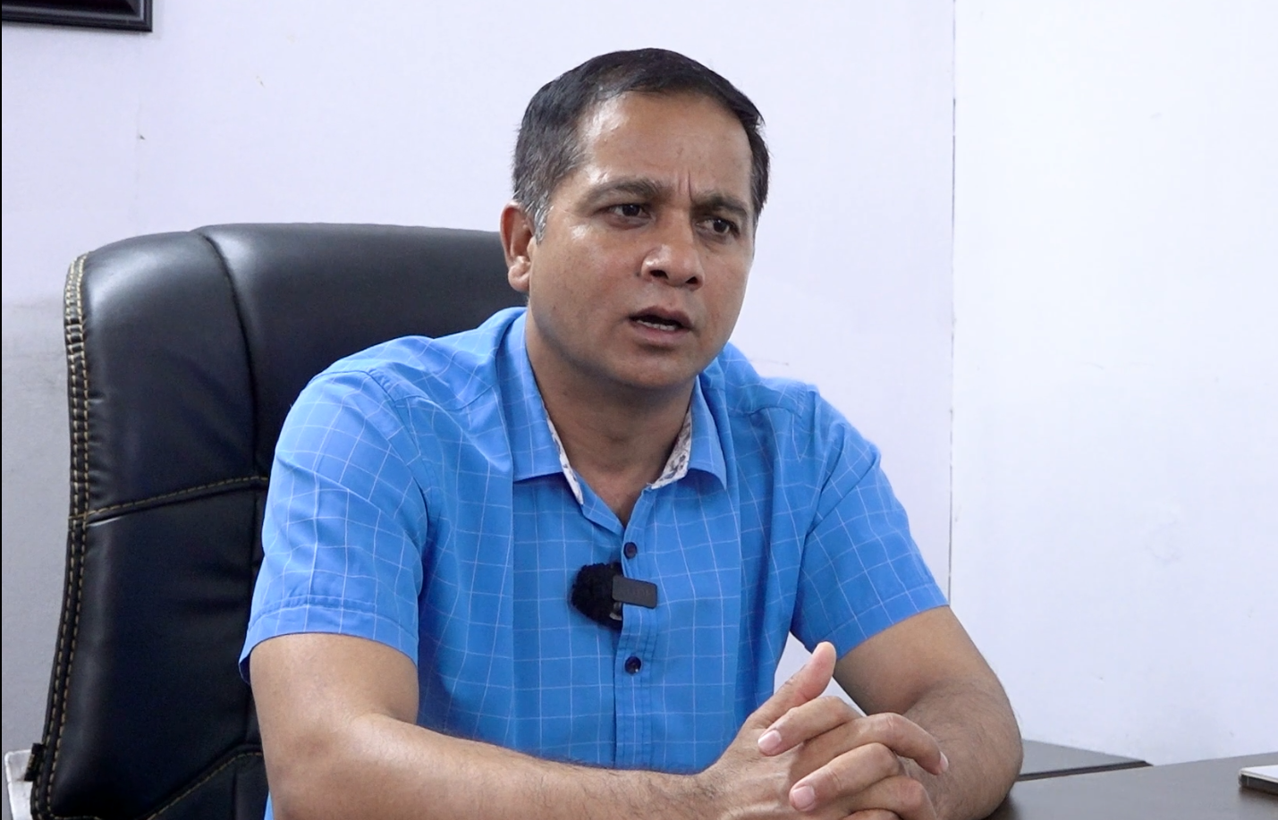 एमाले प्रमुख सचेतक महरको आरोप: सरकार गरिबी निवारण होइन, गरिब हटाउने अभियानमा लाग्यो