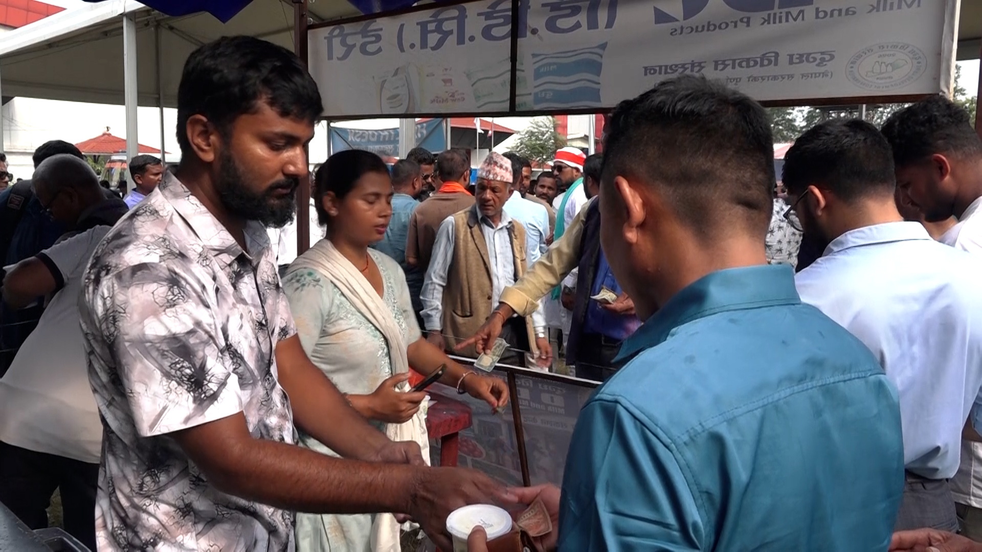 रास्वपा महाधिवेशनमा डीडीसीका उत्पादनको माग बढ्यो, दैनिक एक लाखभन्दा बढीको बिक्री