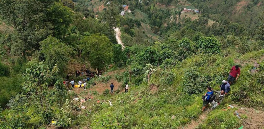 काभ्रेको बुच्चाकोटमा बस दुर्घटना : सात जनाको मृत्यु, १५ घाइते