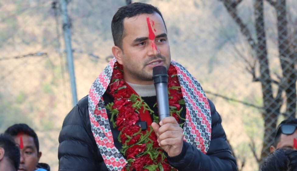 रास्वपा केन्द्रीय सदस्यबाट नाम हटाइएका शर्मा पुगे निर्वाचन आयोग, निर्णय सच्याउन माग