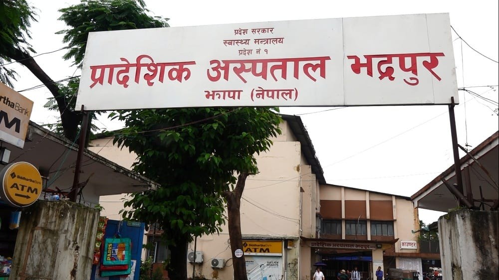 प्रादेशिक अस्पताललाई ५० थान फलामे बेन्च प्रदान