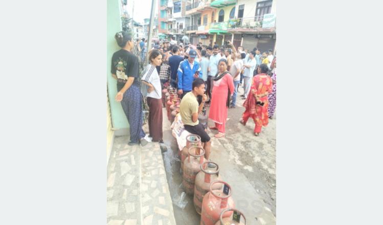 सुर्खेतमा ग्यास अभाव हुँदा उपभोक्ता मर्कामा