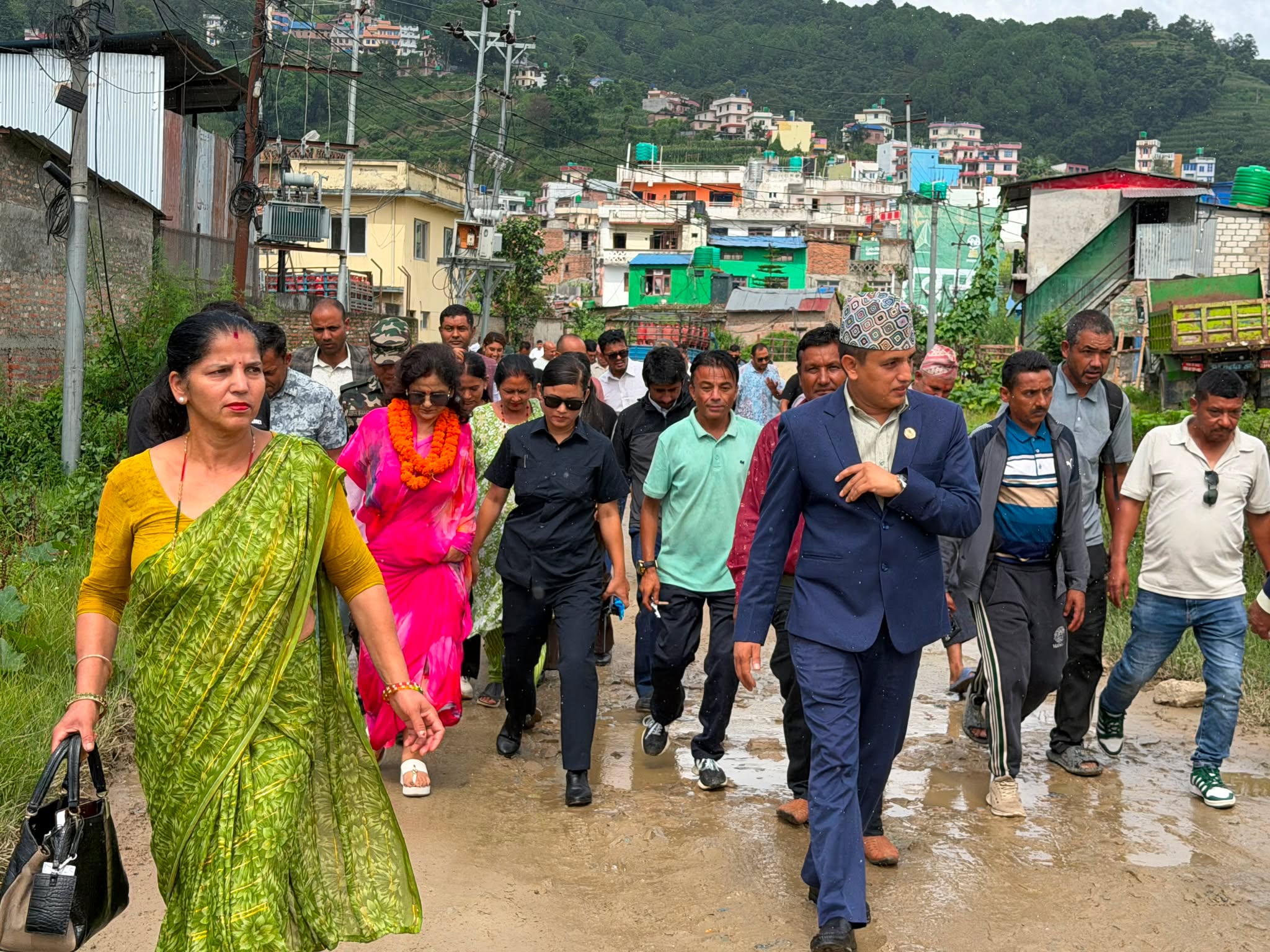 मन्त्री यादवद्वारा ग्यास उद्योगहरूको निरीक्षण, घरायसी प्रयोजनलाई प्राथमिकता दिन निर्देशन