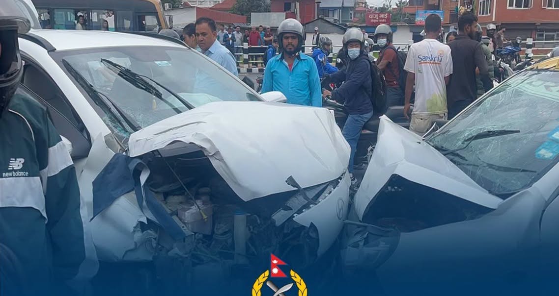 महाराजगञ्जमा ५ सवारी ठोक्किँदा १० जना घाइते
