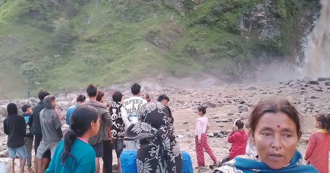 बाजुरामा बाढी बस्तीमा पस्दा १३ परिवार सुरक्षित स्थानमा, तीन घर उच्च जोखिममा
