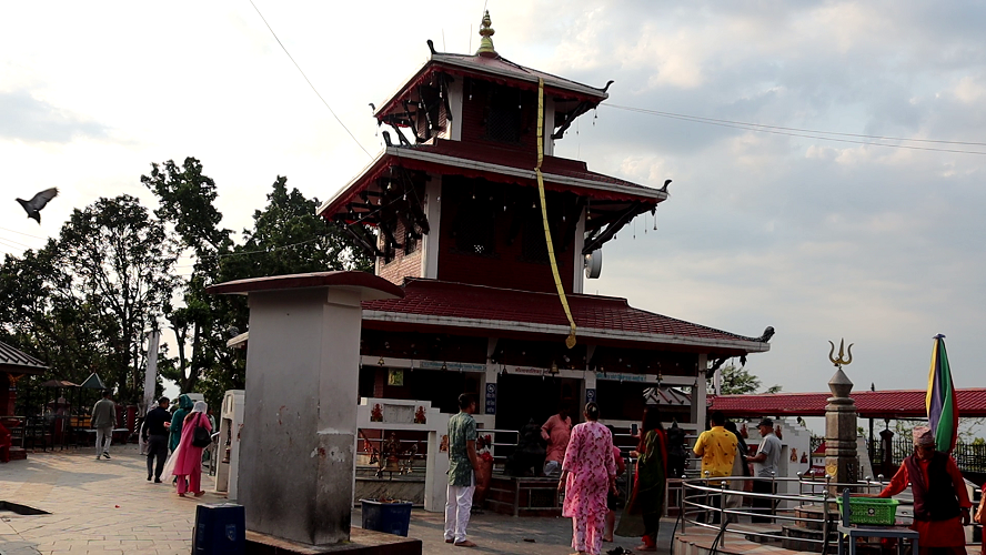 मौलाकालिका मन्दिर : पूजाआजासँगै शारीरिक व्यायाम गर्ने भक्तजनको घुइँचो