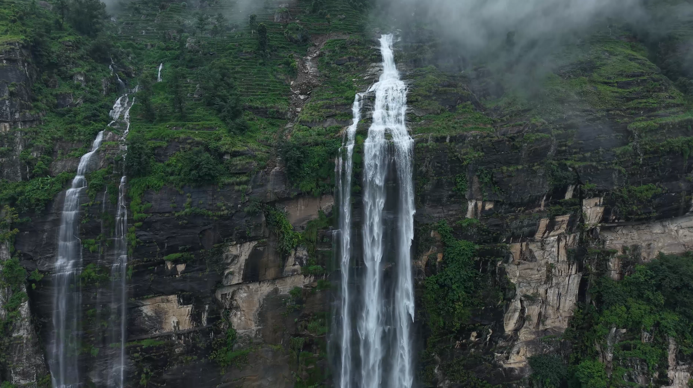 आहा ! भाङ्गे झरना (भिडियो)
