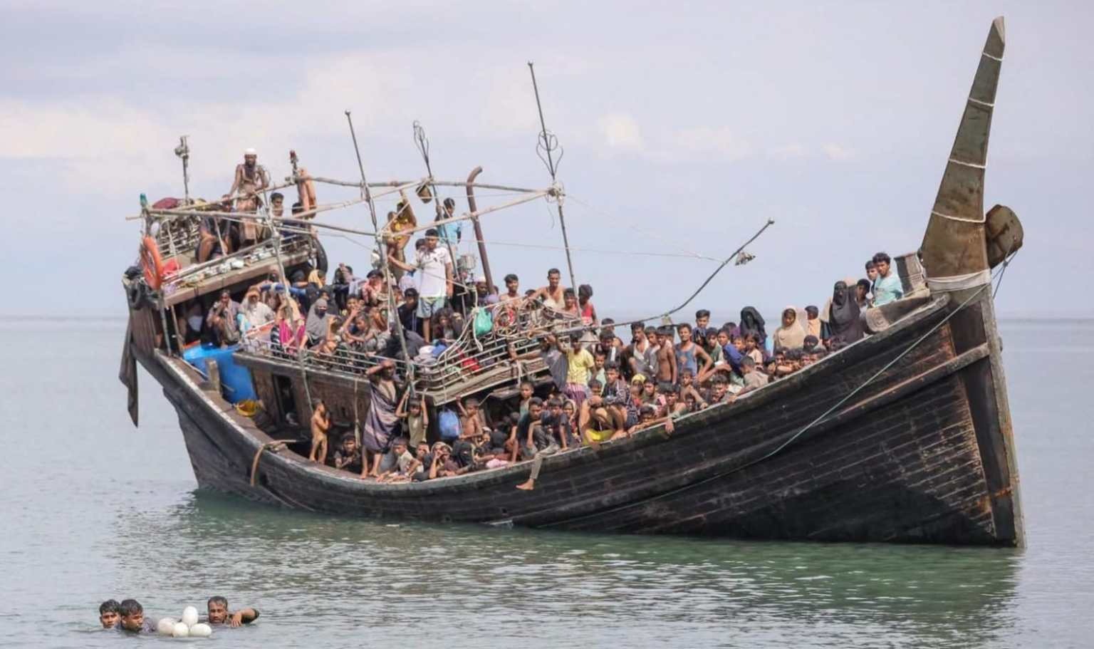 म्यान्मारबाट भागेका ५३० रोहिंग्या बोकेका दुई डुङ्गा समुद्रमा बेपत्ता, सबैको मृत्यु भएको आशङ्का