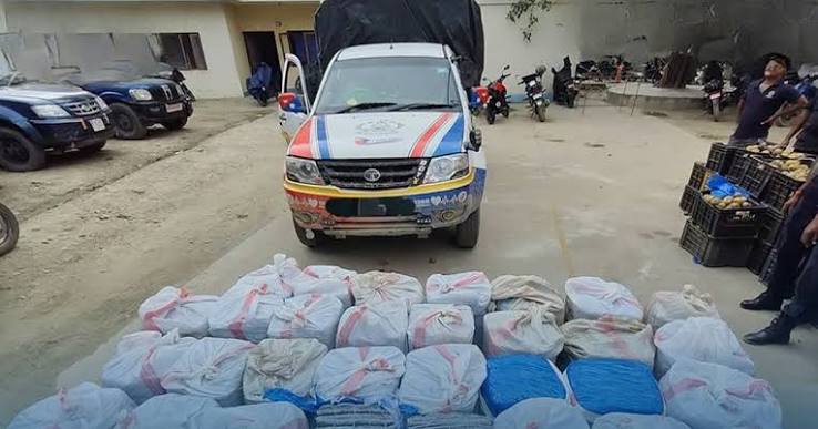 सिरहाको लहानमा नास्पातीका क्रेटभित्र लुकाइएको ६५२ केजी गाँजा बरामद, तीन जना पक्राउ