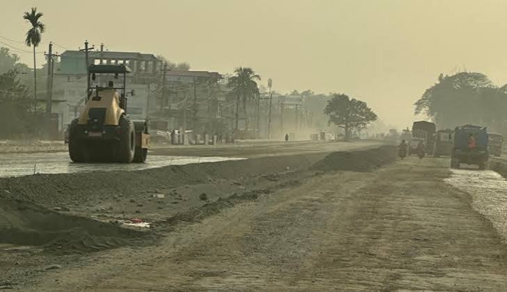 पूर्व–पश्चिम राजमार्ग: काँकडभिट्टा–लौकही सडक विस्तारको पूर्वी खण्डमा ३८ प्रतिशत प्रगति, दसैँसम्म थप १५ किलोमिटर कालोपत्रे गर्ने लक्ष्य