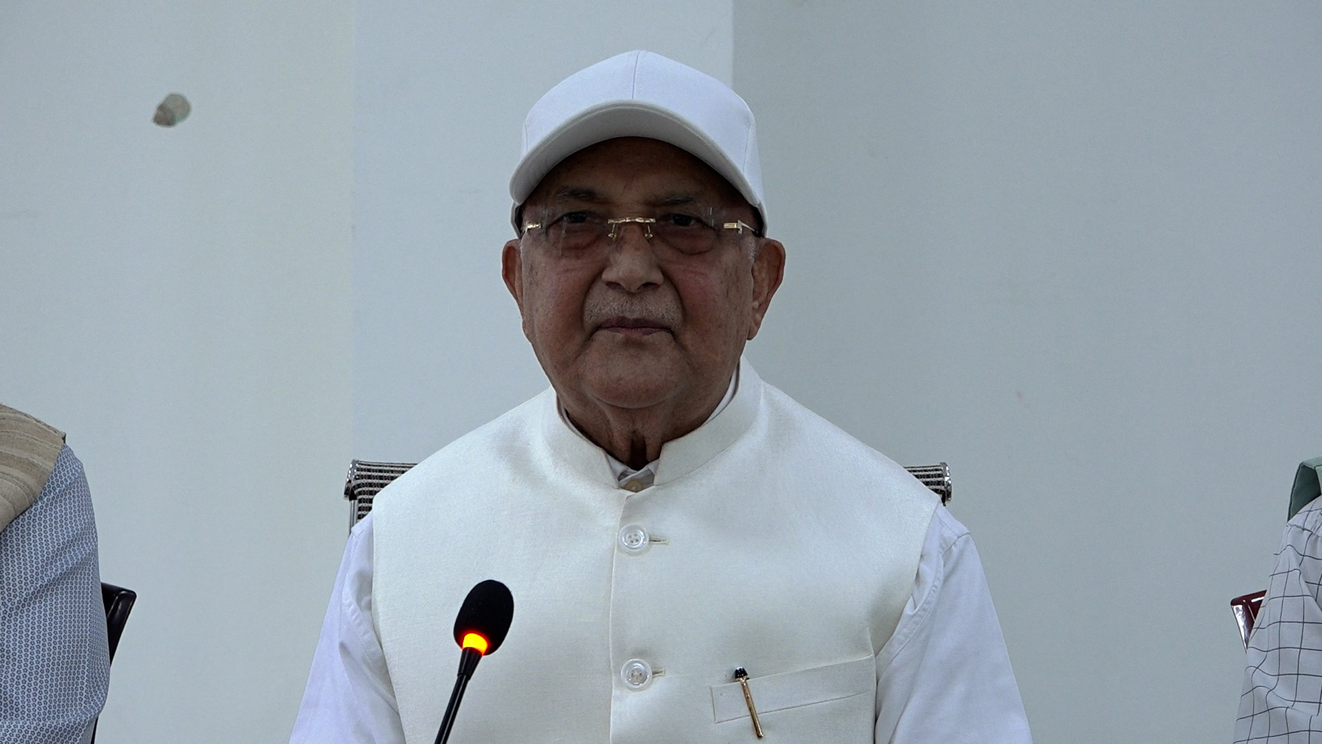 ओलीको टिप्पणी- १०० दिनको सरकार उम्लिएको दूधजस्तो छ, होस–हवासमा छैन