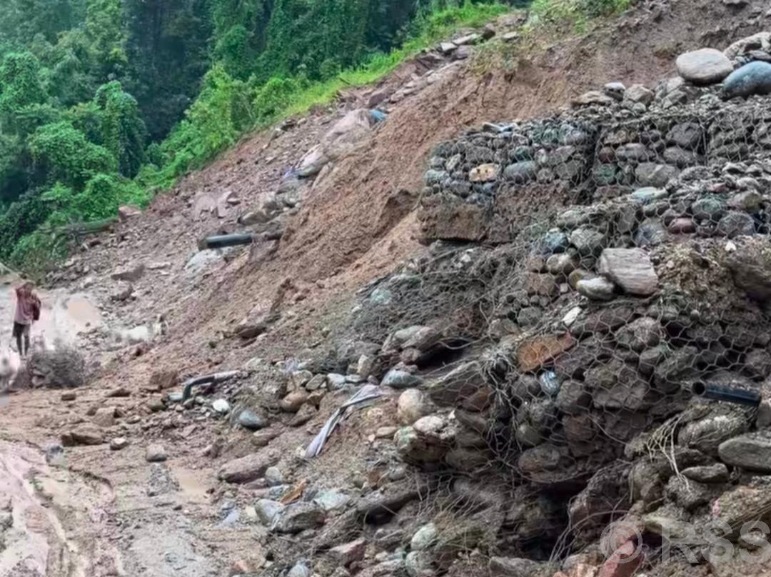 बाढी र पहिरोले देशभरिको जनजीवन प्रभावित: जाजरकोट र दोलखामा दुई जनाको मृत्यु