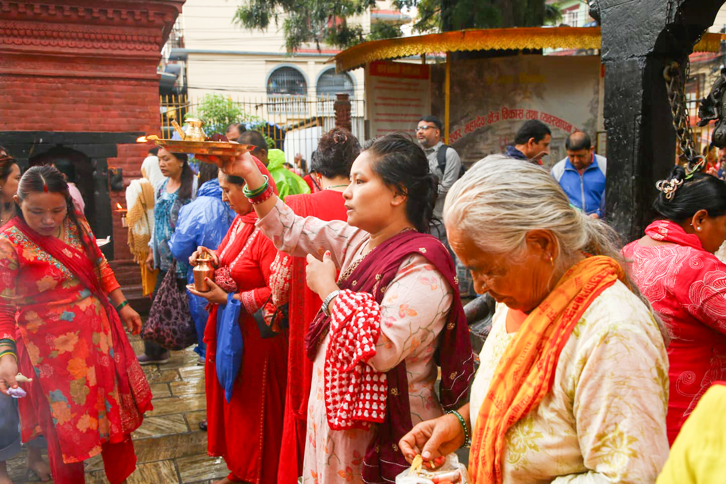कोटेश्वरस्थित महादेवस्थान मन्दिरमा भक्तजनको भीड (तस्विरसहित)