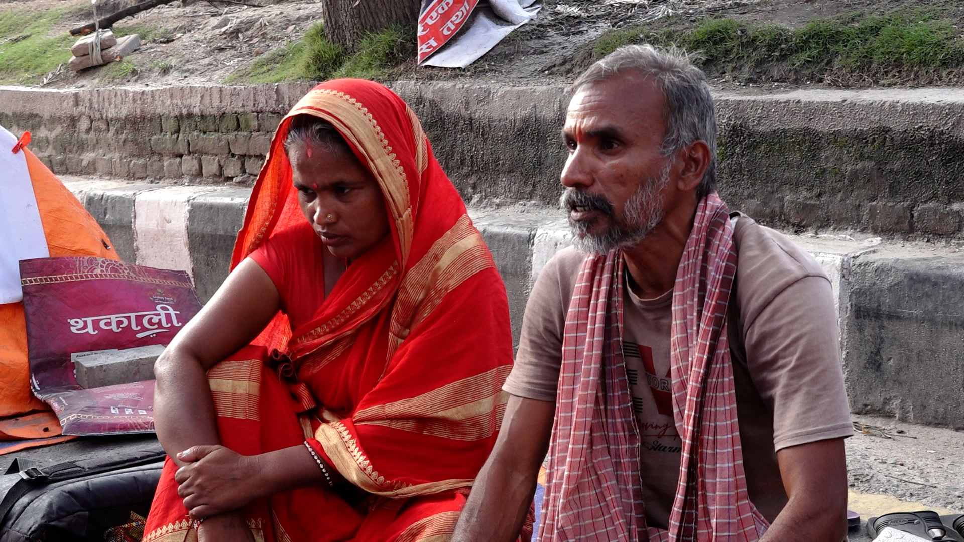 डेढ लाखको ऋणले खोस्यो सर्वस्व: ६५ लाख बुझाउँदा पनि मेटिएन तमसुक, ९६ दिनदेखि मण्डलामा धर्ना