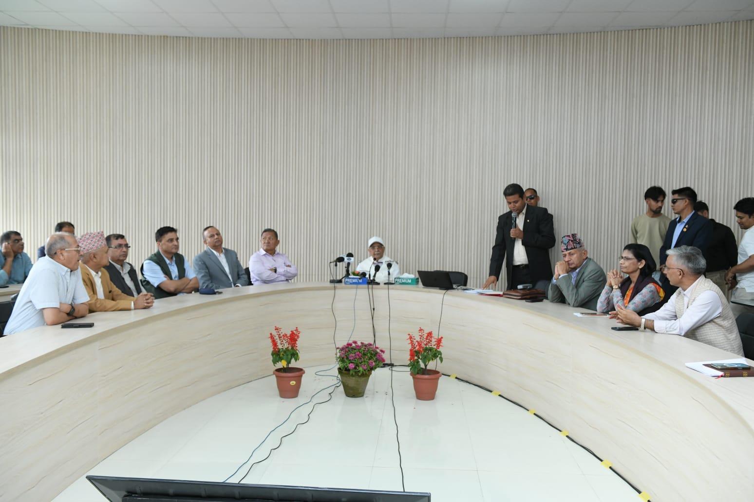 सांसदलाई संसदीय भूमिकाबारे एमालेको प्रशिक्षण, ओली र पोखरेलले मार्गदर्शन दिने