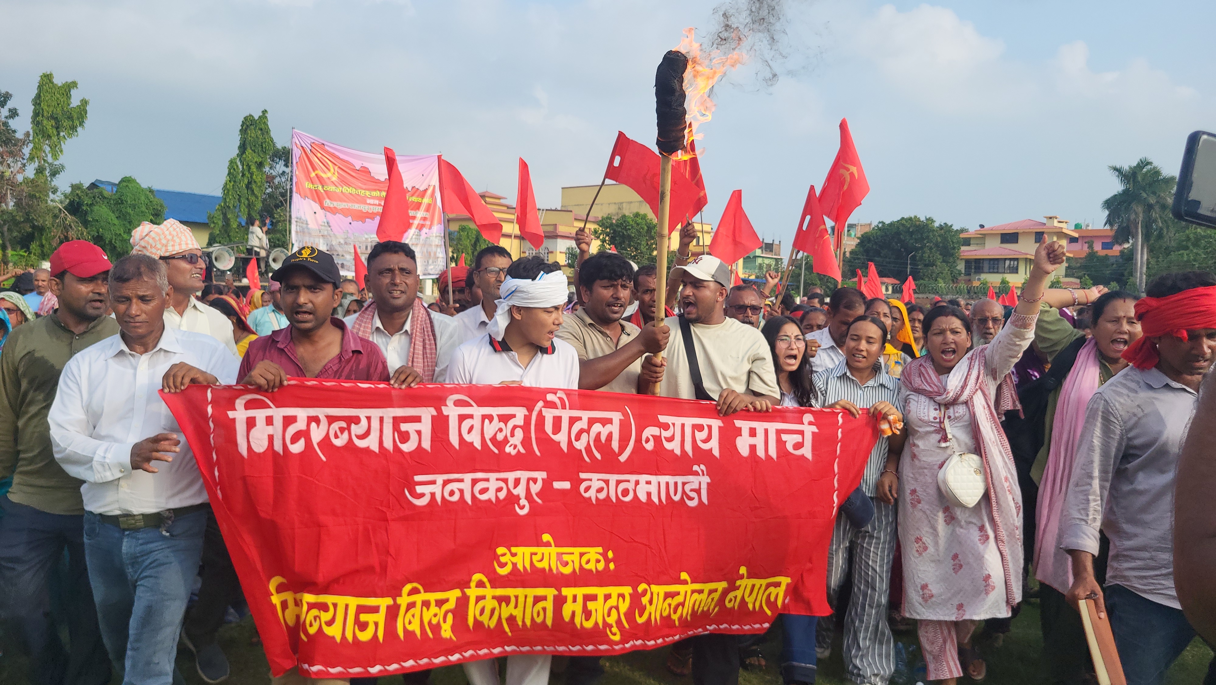मिटरब्याज पीडितहरुद्वारा जनकपुरदेखि काठमाडाैंसम्मको पैदल मार्च सुरु