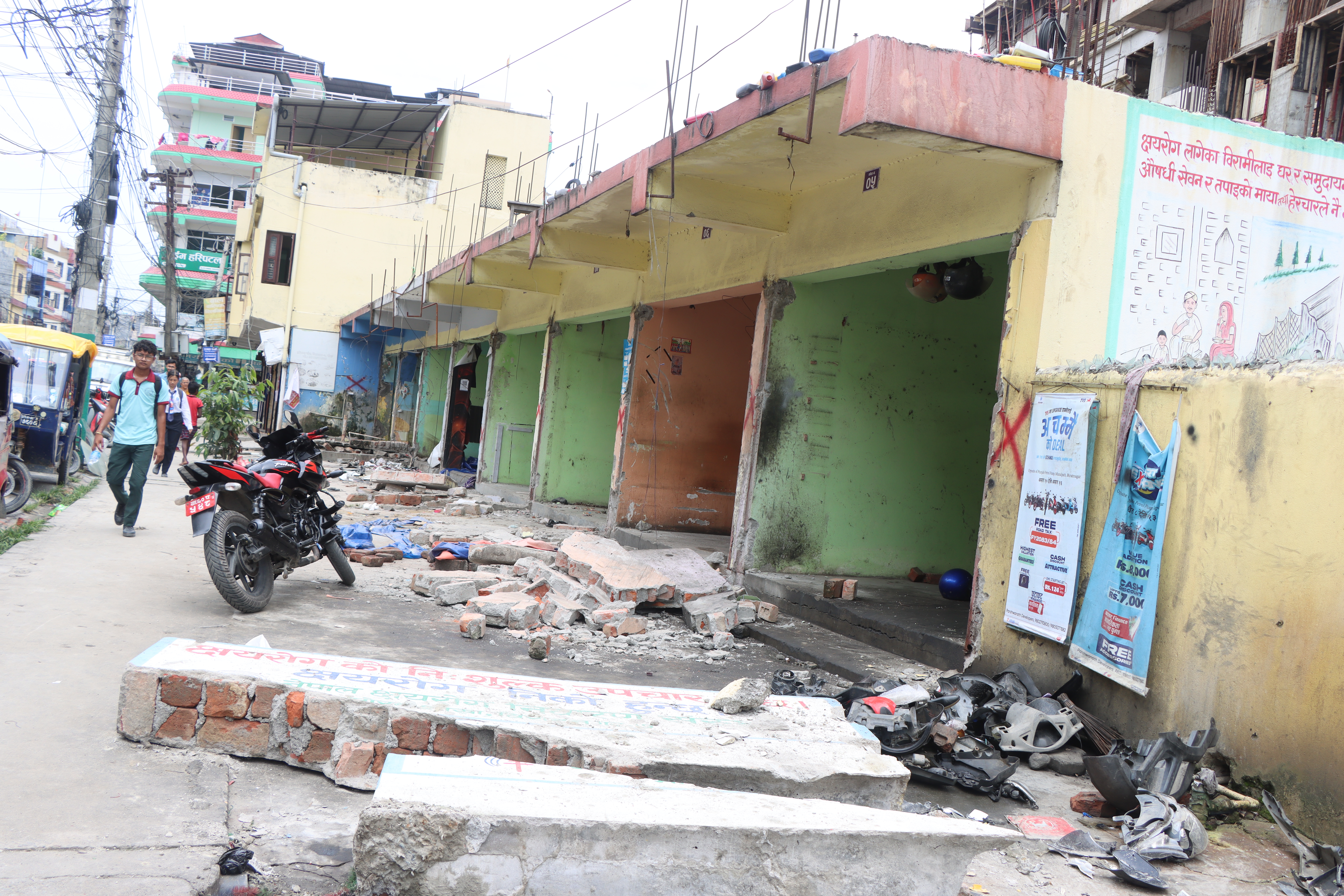 अतिक्रमण हटाइएको जग्गामा तत्काल पर्खाल लगाउने कोशी अस्पतालको तयारी