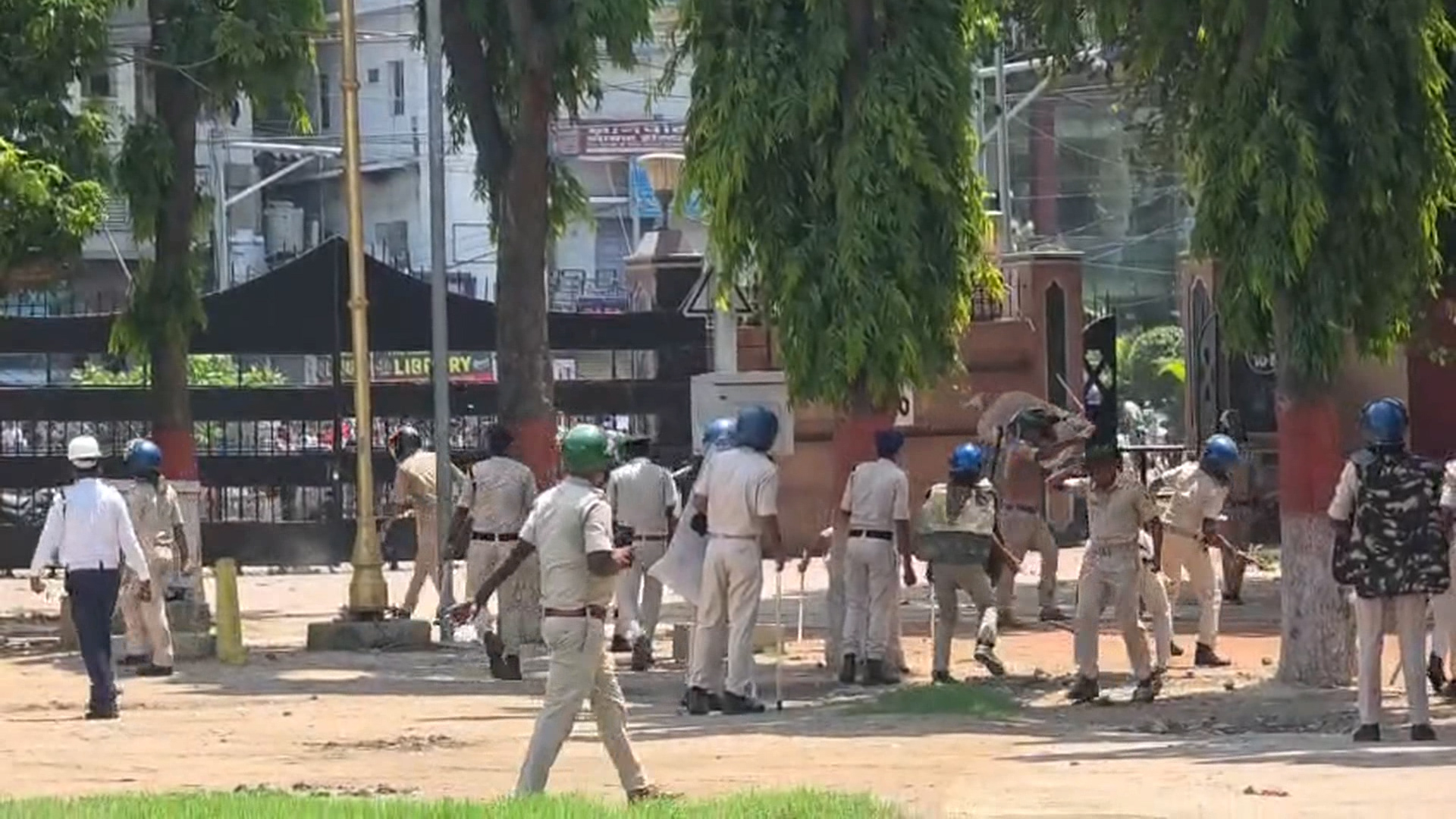 प्रश्नपत्र चुहावट प्रकरण : पट्नामा प्रदर्शनकारी विद्यार्थीमाथि प्रहरी हस्तक्षेप