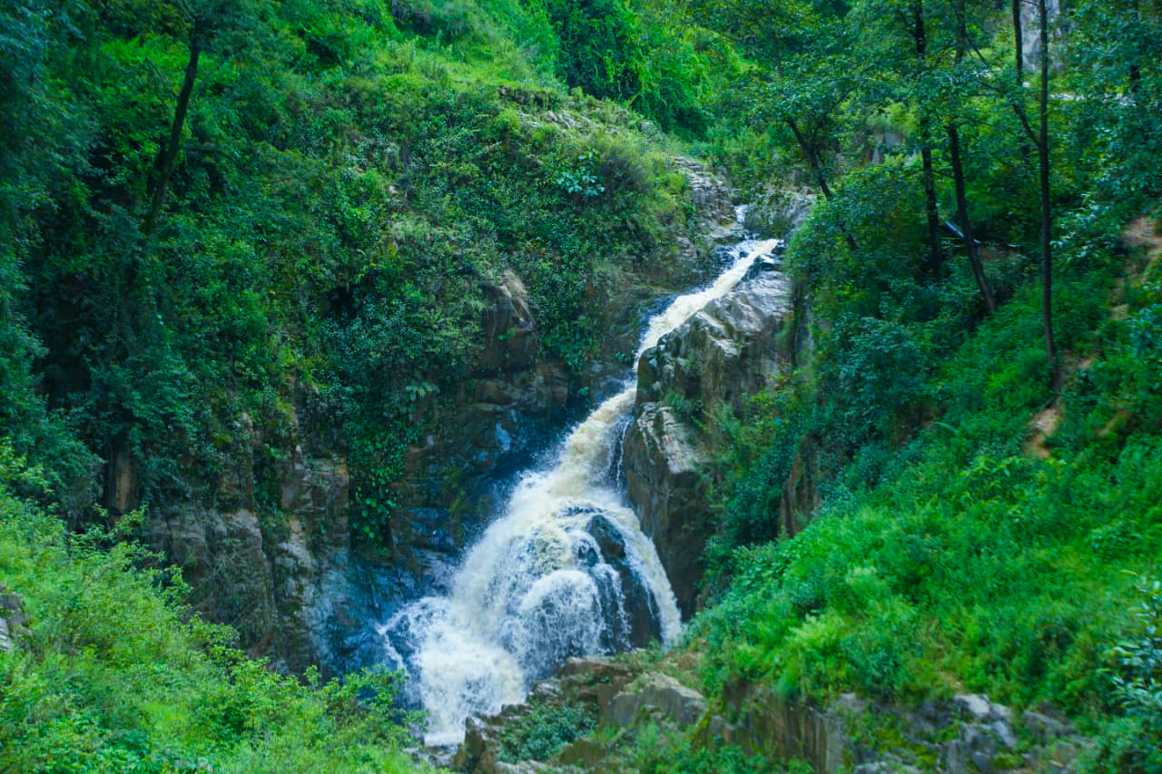 मनमोहक सन्तनेश्वर झरना (तस्बिरहरू)