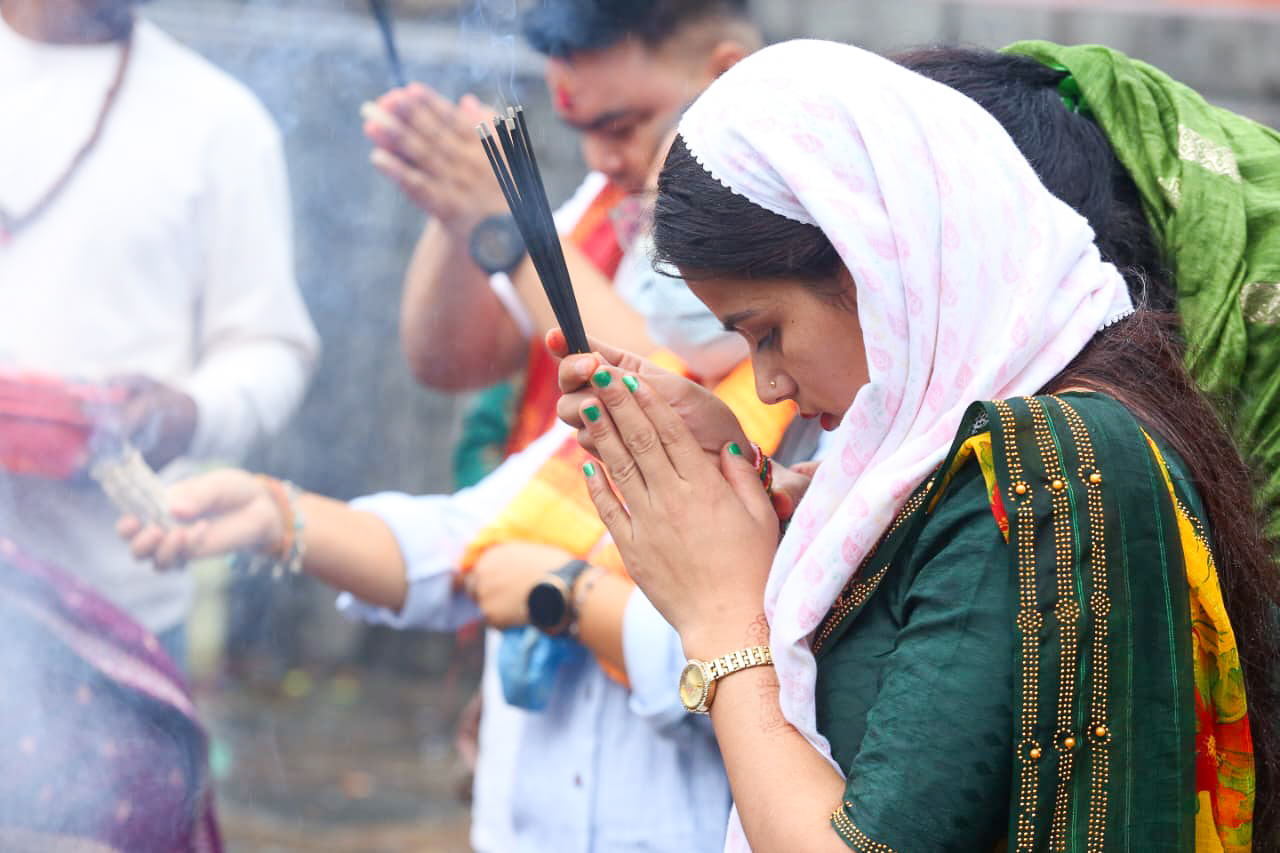 साउने संक्रान्तिमा पशुपतिनाथमा भक्तजनको घुइँचो (तस्वीरहरू)