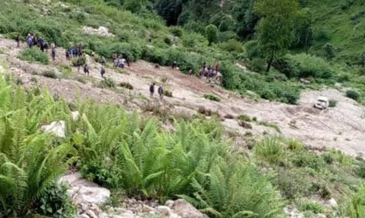 बझाङ जीप दुर्घटना : तीन जनाको मृत्यु, १३ घाइते, गम्भीरलाई हेलिकोप्टरमार्फत उद्धार गरिँदै