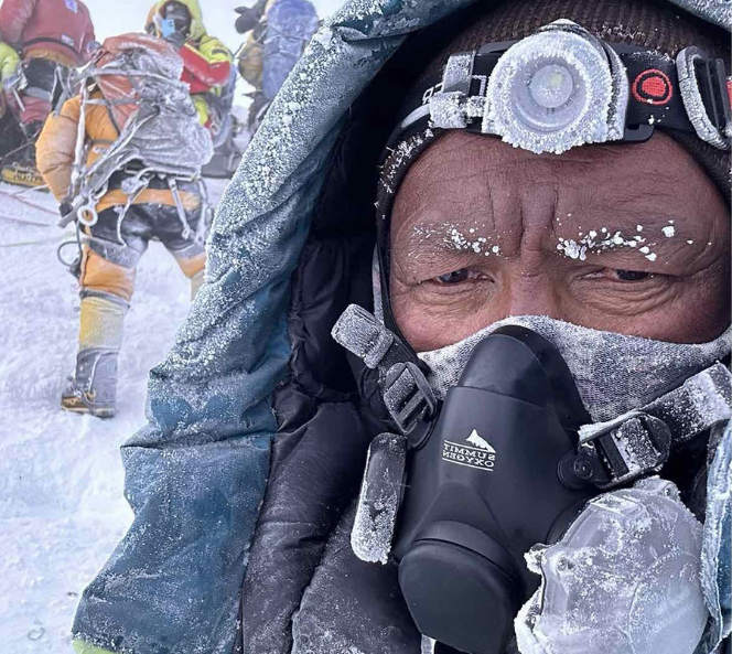सगरमाथामा जलवायु परिवर्तनको असर: अनुमति प्रणालीमा आरोहण अनुभवलाई प्राथमिकता दिन पासाङ दावाको सुझाव