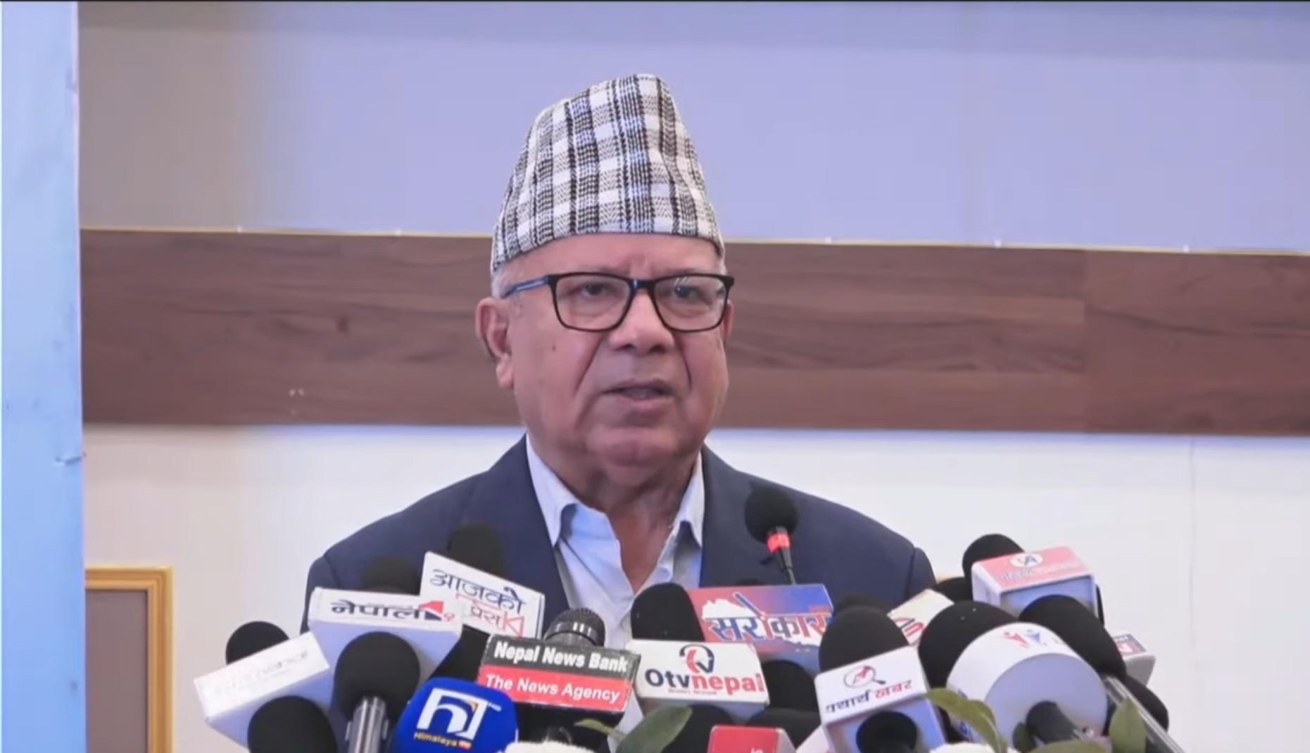 विदेशीका सामु झुक्नुपर्ने कुनै आवश्यकता छैन : माधव नेपाल