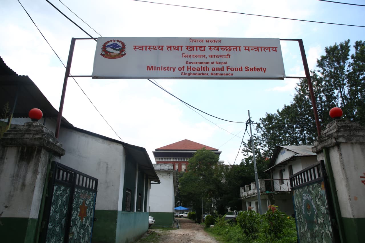 बिदा स्वीकृत नगरी ६० दिनसम्म अनुपस्थित २३ स्वास्थ्यकर्मीलाई स्पष्टीकरण, सेवाबाट हटाउने चेतावनी