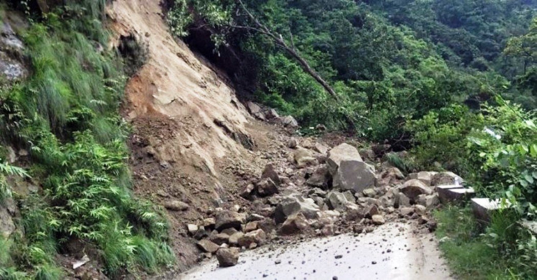 पहिरोले अवरुद्ध तीन मुख्य राजमार्ग सञ्चालनमा, भेरी करिडोर अझै अवरुद्ध