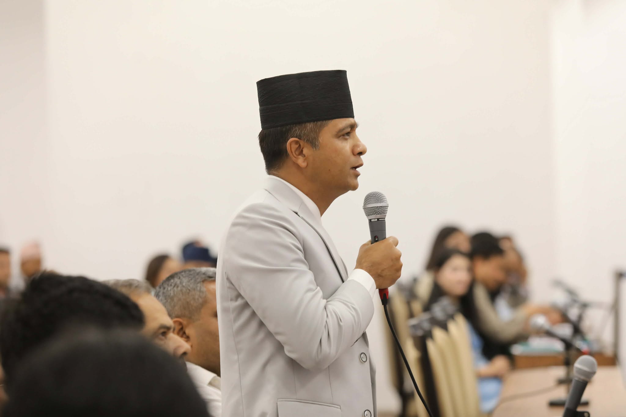ऐन महर भन्छन्- सरकारको विरोध गर्दा ज्यान मार्ने धम्की आयो