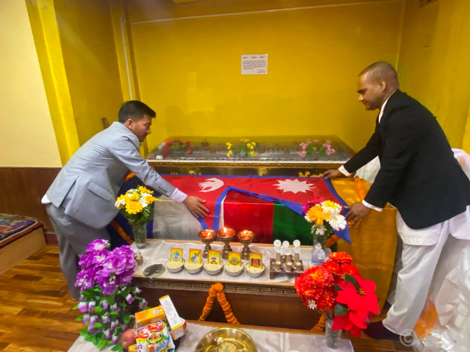 पर्यटनमन्त्री पौडेलद्वारा दिवङ्गत आरोहीप्रति श्रद्धाञ्जली