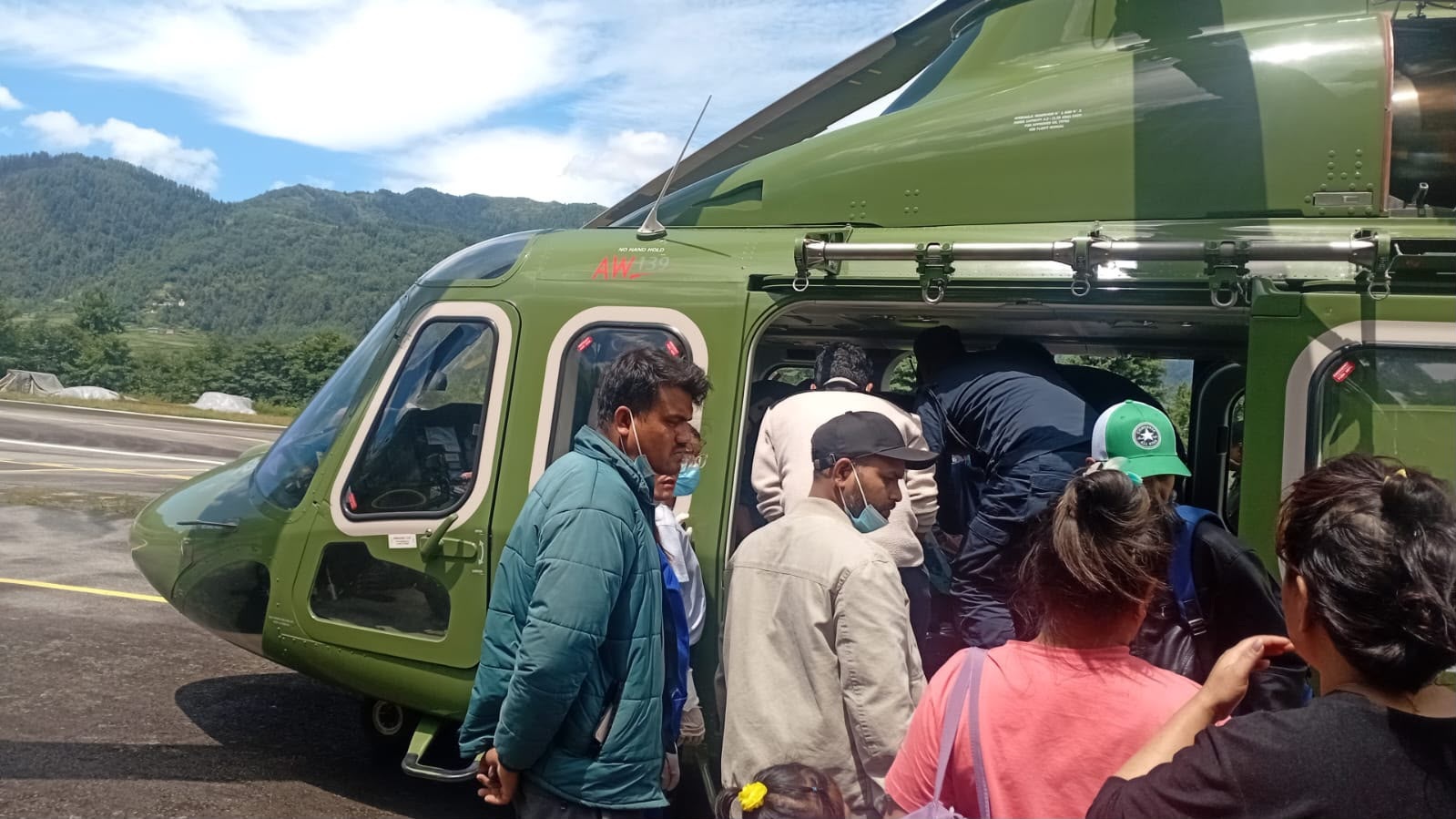 जटिल अवस्थामा रहेकी गर्भवतीसहित दुई जनाको सफल हवाई उद्धार