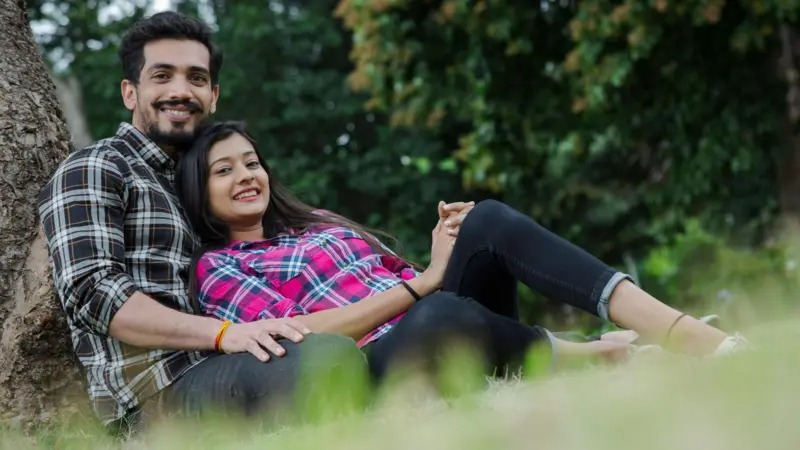 किन मस्तिष्कमा जीवनभर ताजा रहन्छ पहिलो प्रेम ? न्यूरोसाइन्स र मनोविज्ञानको रोचक विश्लेषण