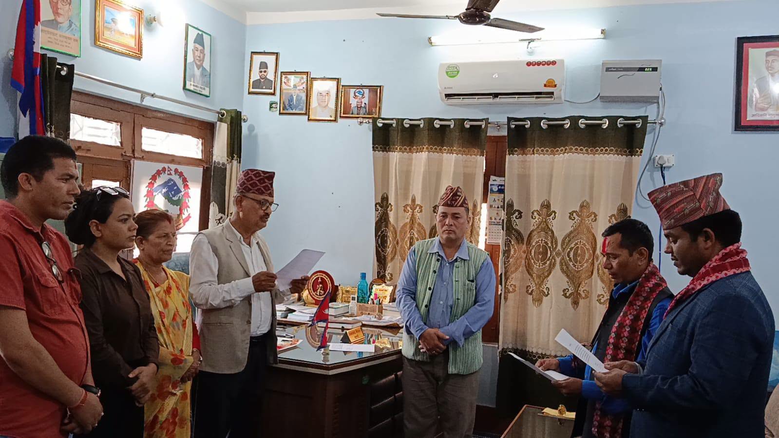 सुदूरपश्चिम प्रज्ञा प्रतिष्ठानका नवनियुक्त प्राज्ञ सभा सदस्य चौधरी र भट्टद्वारा शपथ ग्रहण