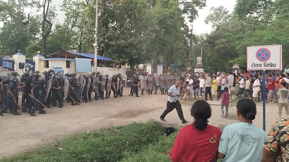 बसको ठक्करबाट अत्तरिया बसपार्कमा पानी बेच्ने महिलाको मृत्यु