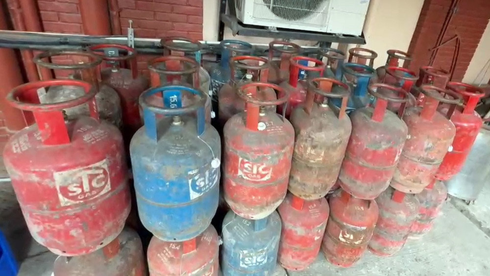रेडिसन होटलमा छापा, १८४ ग्यास सिलिन्डर ग्यास भेटियो