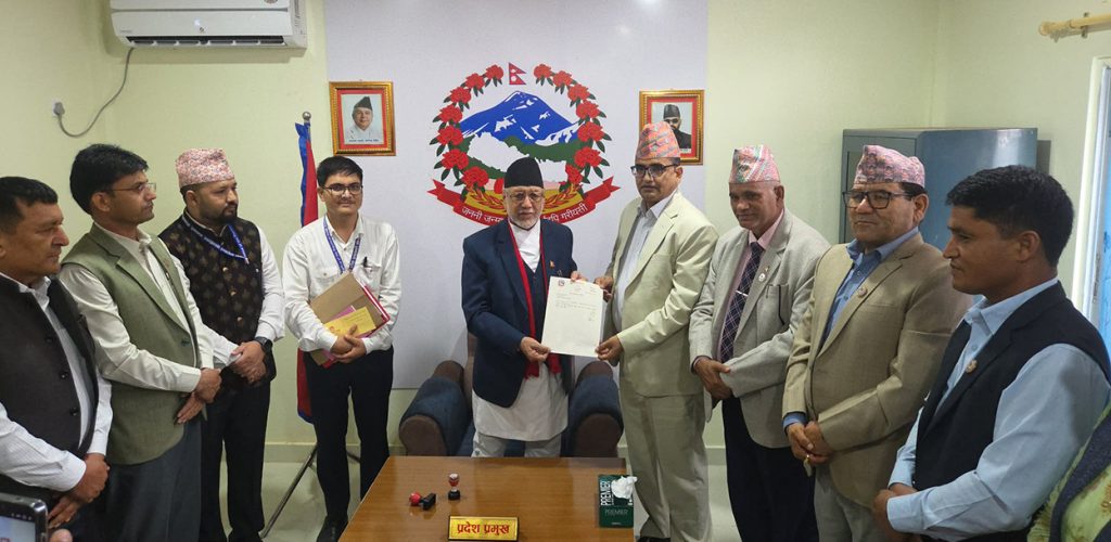 एमालेको समर्थनमा सुदूरपश्चिमको मुख्यमन्त्रीमा खगराज भट्ट नियुक्त
