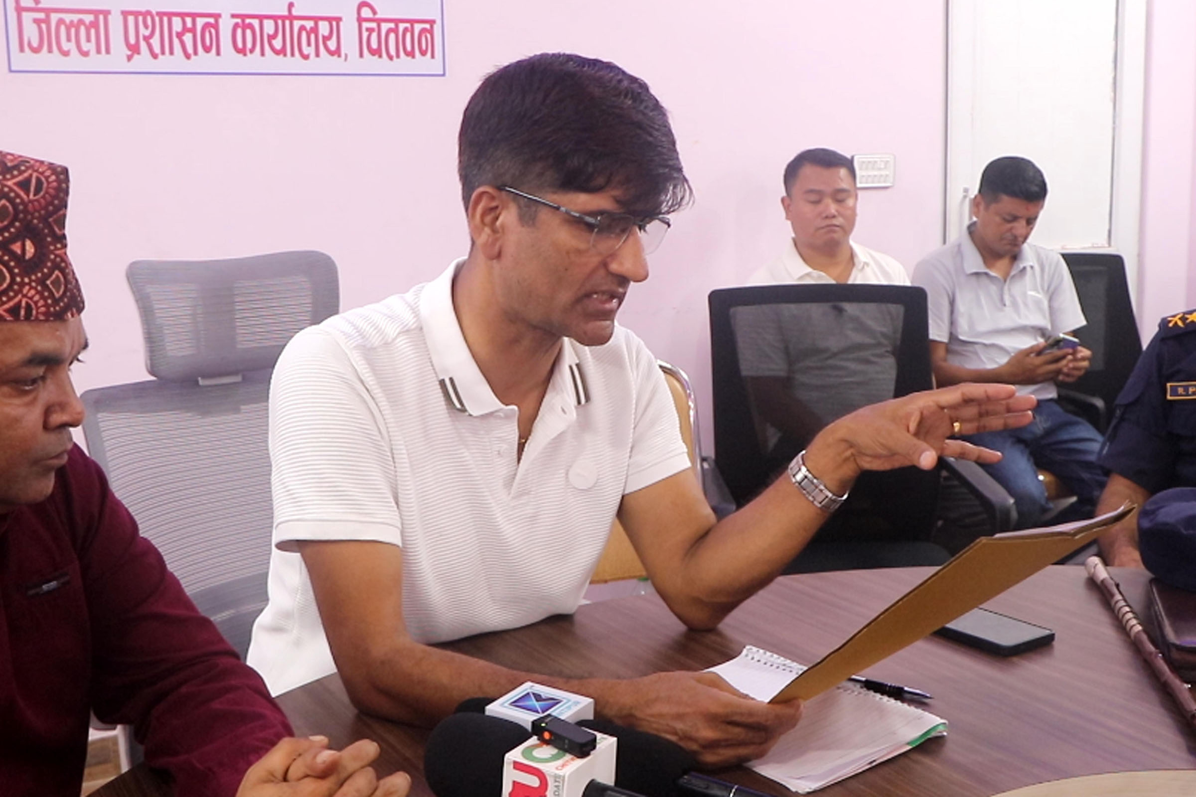 चितवनमा बाढीका २२९ बेवारिसे शव गाड्ने जिल्ला प्रशासनको निर्णय, डिएनए नमुना सुरक्षित राखिने
