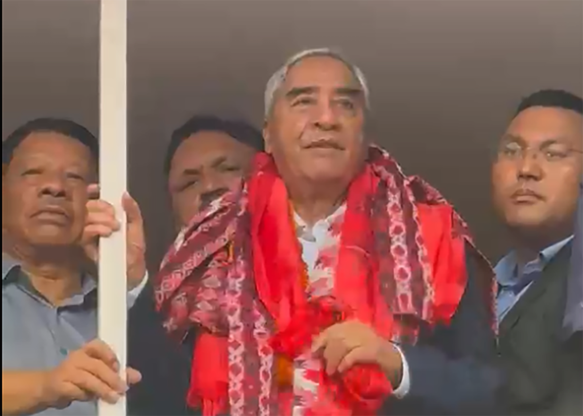 देउवाको आक्रोस- राजा ज्ञानेन्द्रले त सकेन, अरूले सक्छन् यहाँ?