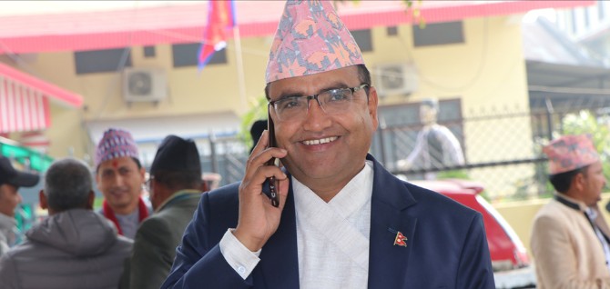 सुदूरपश्चिमको मुख्यमन्त्रीमा खगराज भट्टको दाबी, आजै शपथ लिने तयारी