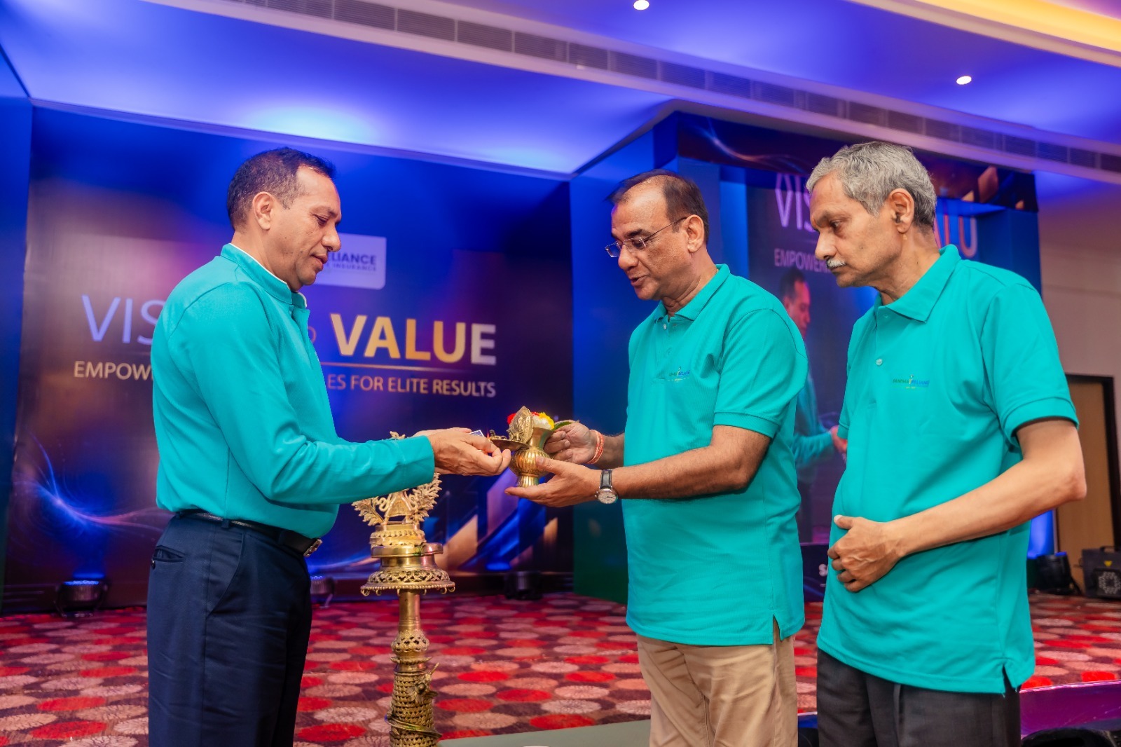 सानिमा रिलायन्स लाइफको ‘भिजन टु भ्यालु २०८३’ सम्पन्न, उत्कृष्ट कर्मचारी तथा प्रबन्धक सम्मानित