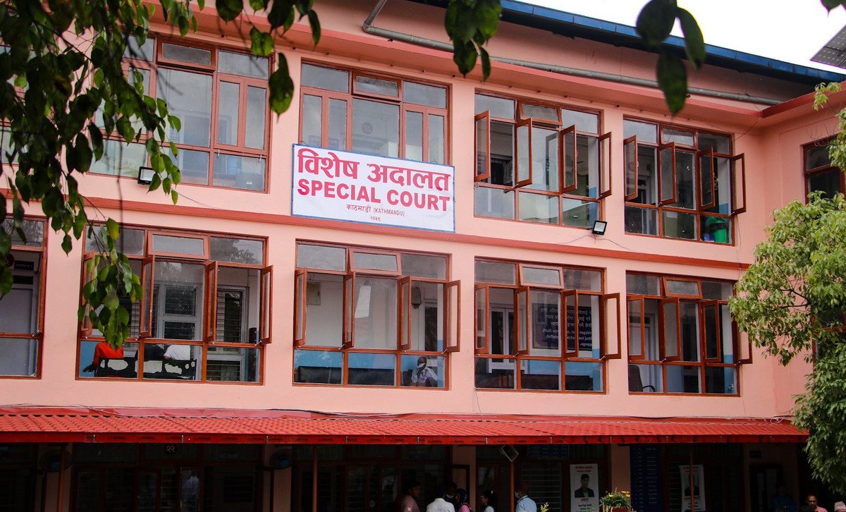 पूर्वसचिव महेश्वर न्यौपाने साढे चार लाख धरौटीमा रिहा