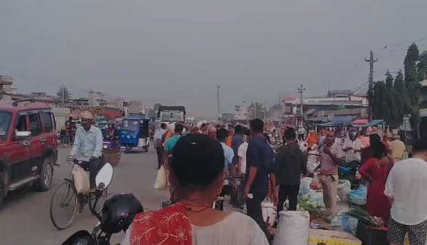 कर्फ्यू हटेसँगै गोलबजारको जनजीवन सामान्य बन्दै